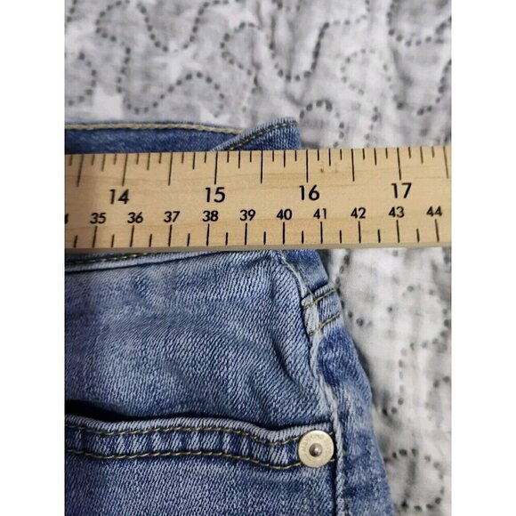 7 for all mankind Women's Jean Shorts Cuff Light Wash Size 28 - Picture 3 of 5